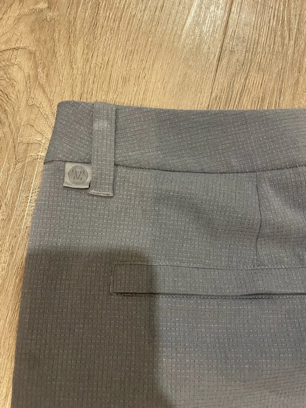 NWOT Lululemon ABC Classic-Fit Short 7" *WovenAir in Gull Grey (Light Grey) - Picture 7 of 7